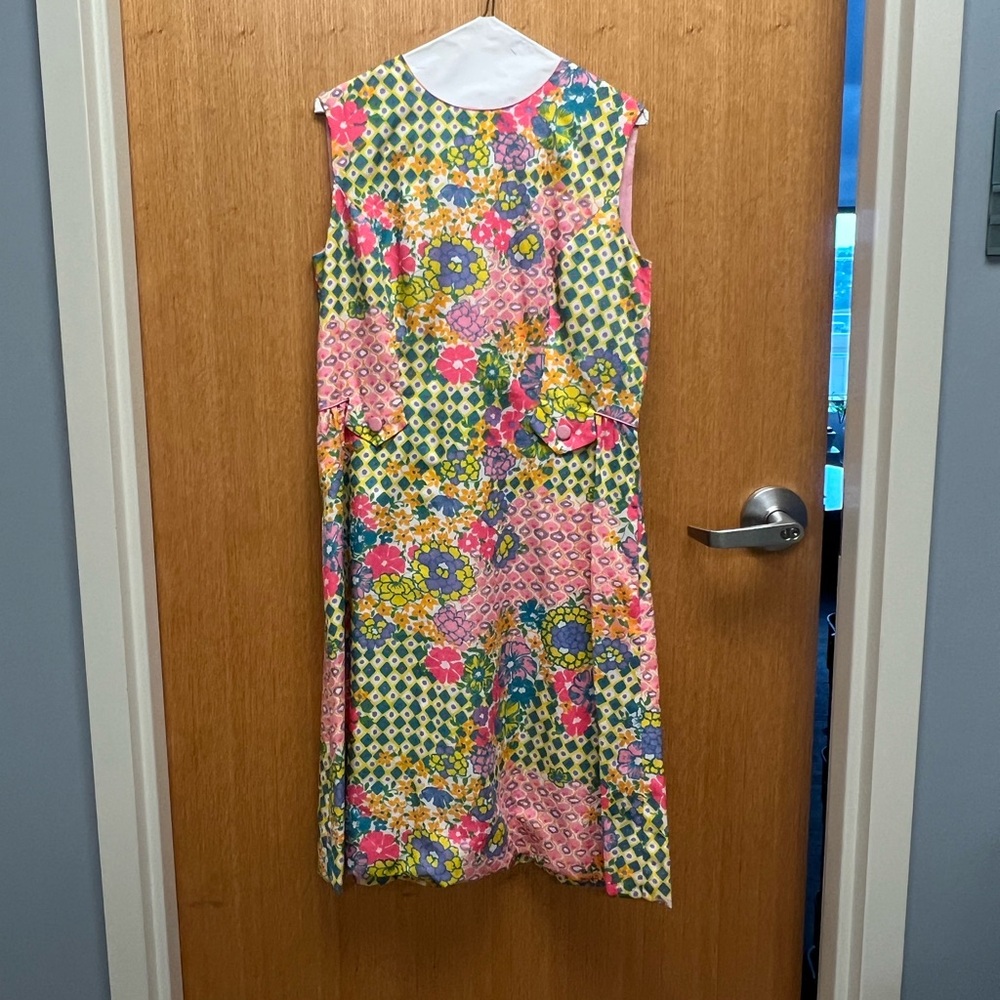 Stunning vintage dress!